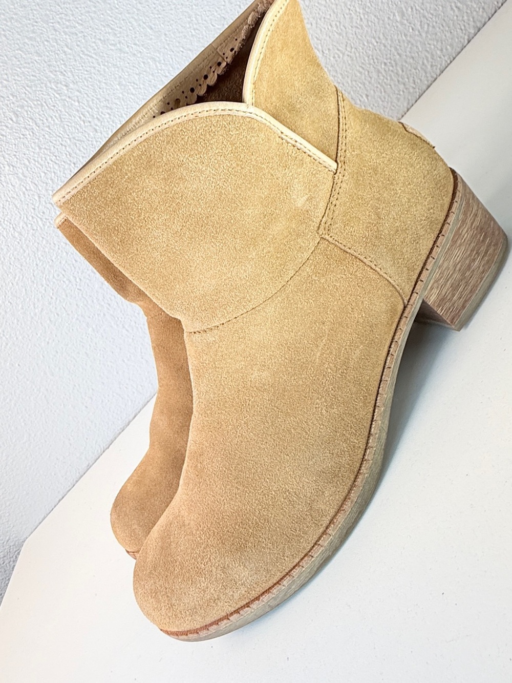 UGG Suede Ankle Boots Womens 11 Tan Block Heel Comfort Booties Winter Boots Cute - Picture 13 of 15